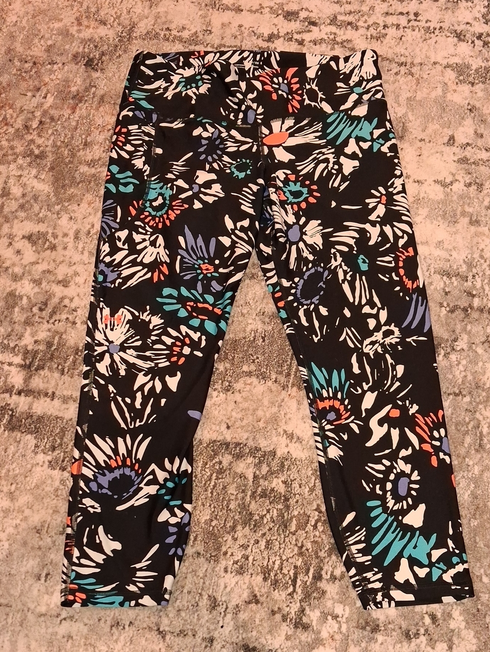 Women's Under Armour Compression Leggings Size XL Capri